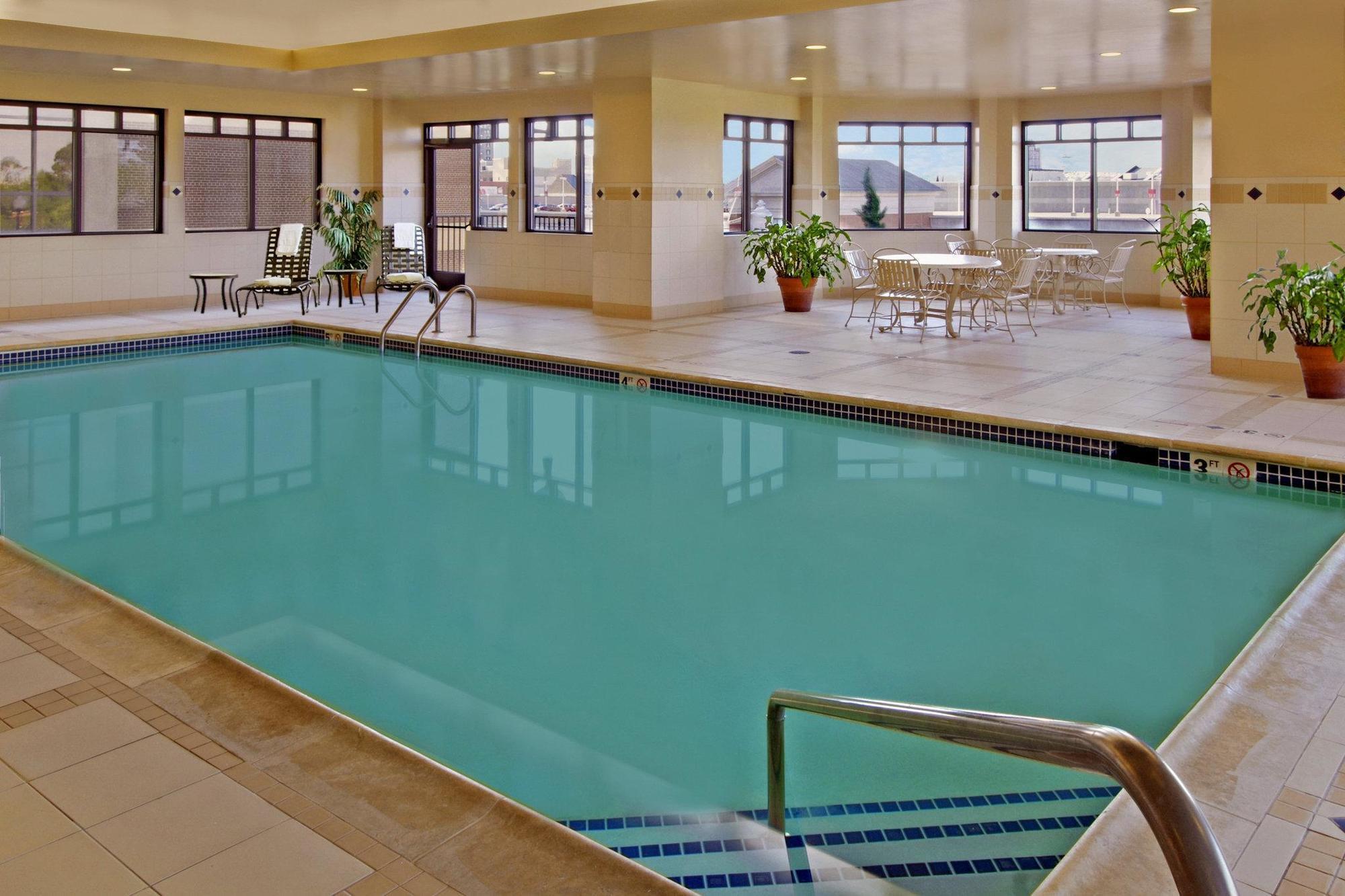 Courtyard By Marriott Norfolk Downtown Hotel Buitenkant foto